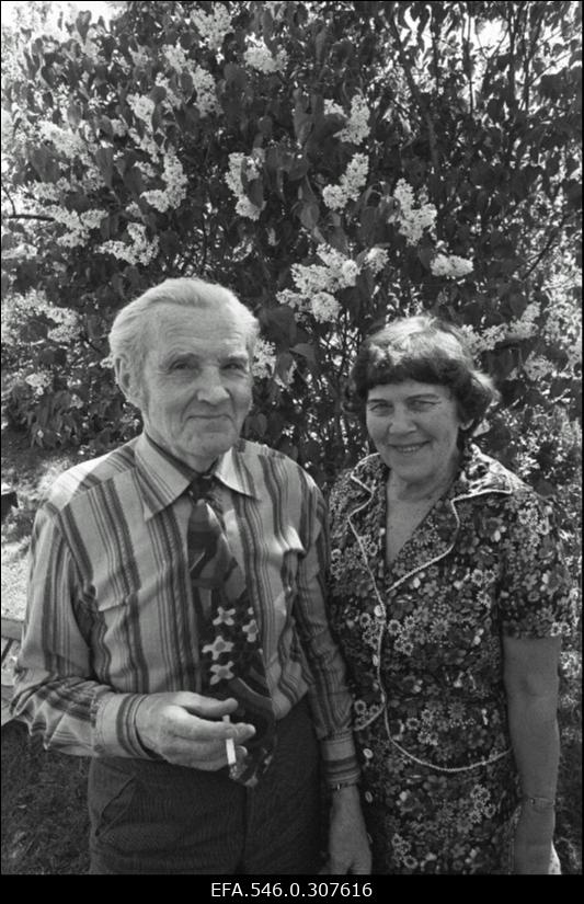 Punaterrori poolt mahalaskmisele mõistetud Johannes Adolf Soosaar abikaasaga.