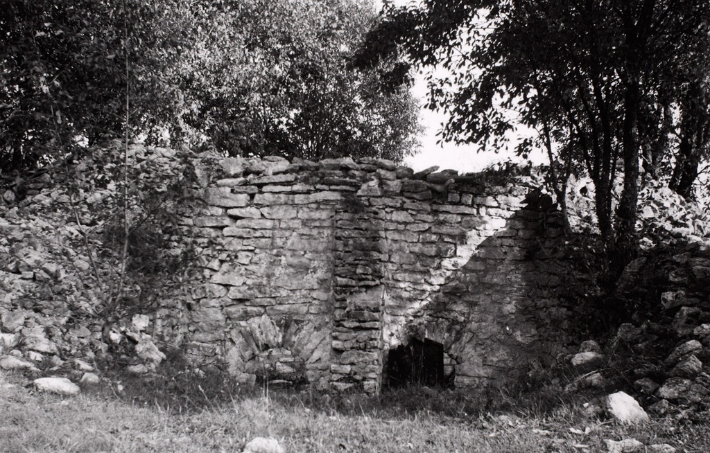 Vana lubjaahi Kiltsi mõisas, vaade väljastpoolt, Väike-Maarja khk