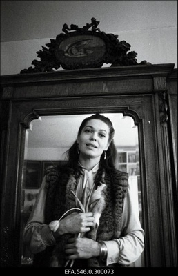 Näitleja Elle Kull.  similar photo