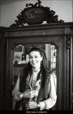 Näitleja Elle Kull.  similar photo