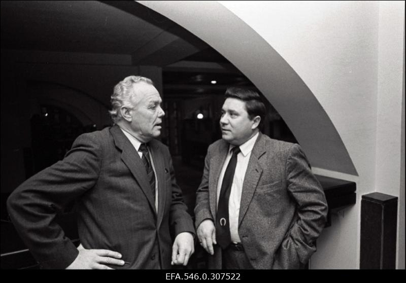 Kraft, Kadastik, Väli, Müür.