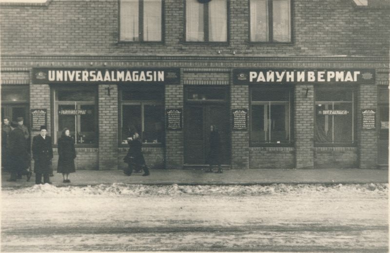 Foto. Roman Haavamäe poolt kujundatud kaupluse sildid Karja t Haapsalu. 1946-48.