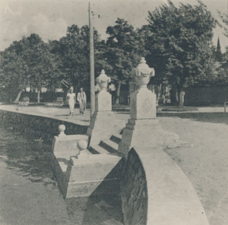 Foto. Roman Haavamägi rannatrepistik Haapsalus. 1932.