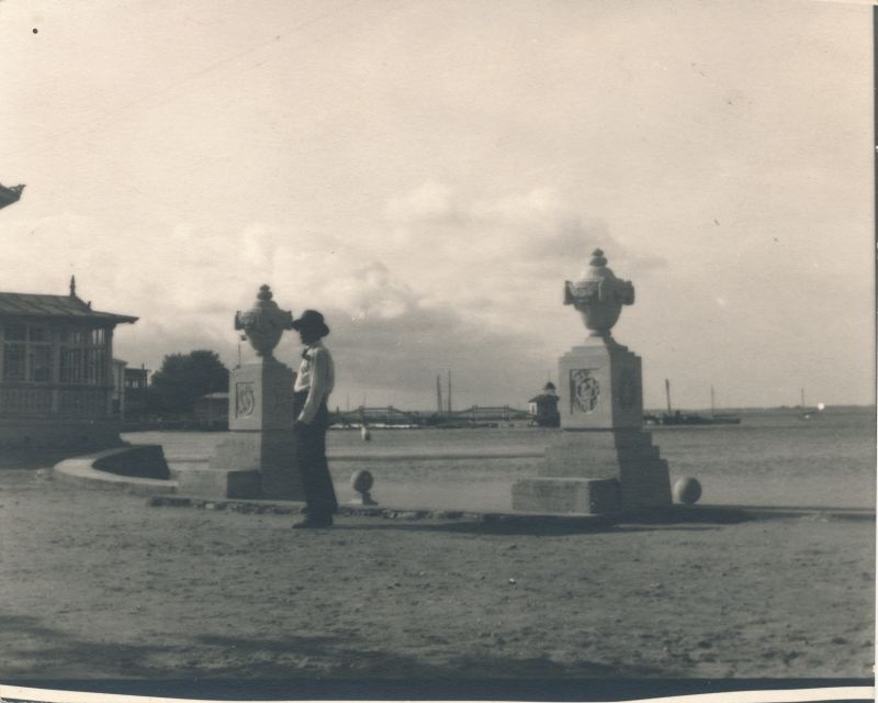 Foto. Roman Haavamägi rannatrepistik Haapsalus. 1932.