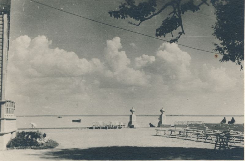 Foto. Roman Haavamägi rannatrepistik Haapsalus. 1930.