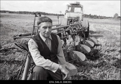 Haiba sovhoos. Haiba keskusehoone. Varbola.  duplicate photo