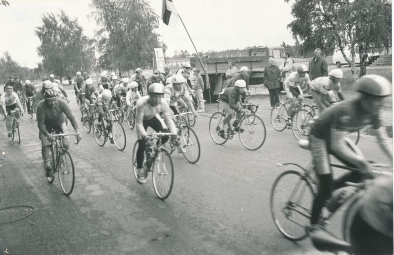 Foto. Läänemaa VI rattaralli Haapsalus. Juunis 1993.a. Mustvalge.