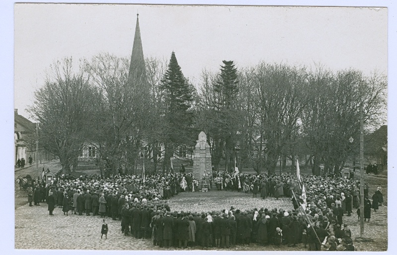 Foto. Haapsalu Vabadussõja mälestussamba avamine 9. nov. 1924.