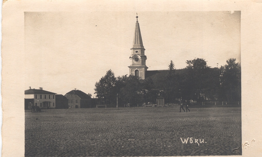 Foto. Võru. Vaade linna turuplatsile, taga kirik XX sajandi I veerandil. Foto Jaan Niilus.