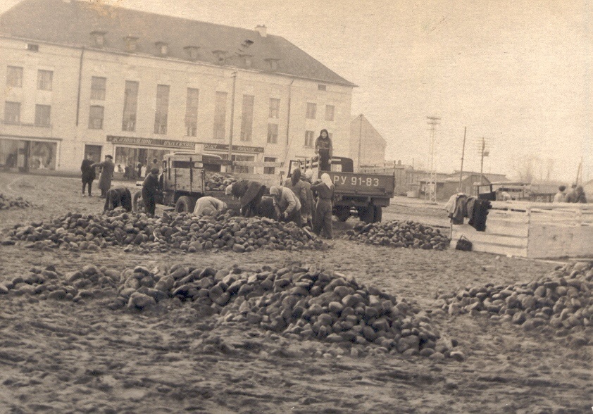 Foto. Endine Võru turuplats 1946.a.