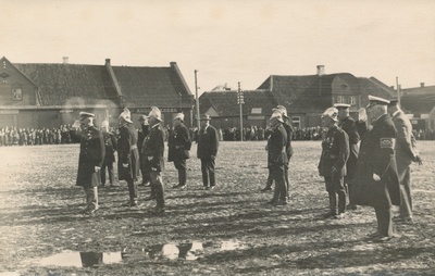 Foto. Võru Vabatahtliku Tuletõrje Seltsi  58. aastapäeva paraadi vastuvõtjad linna turuplatsil 1925.a.  duplicate photo