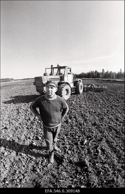 Kolhoosi Rahva hääle sügistööd.  duplicate photo