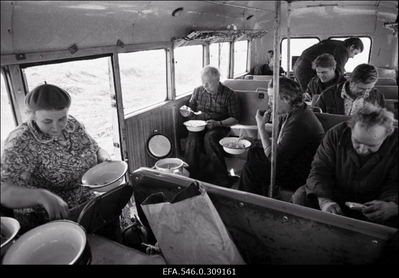 Kolhoosi Rahva hääle sügistööd.