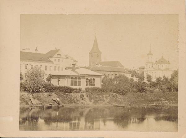 Park Emajõe paremkaldal, taga kesklinna hooned. Tartu, 1880-1890.