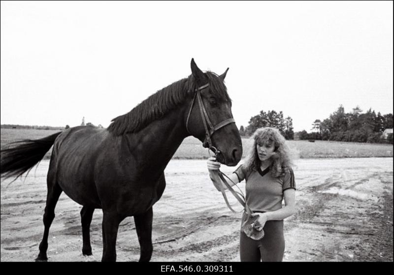 Kolhoosid Edasi ja Halinga.