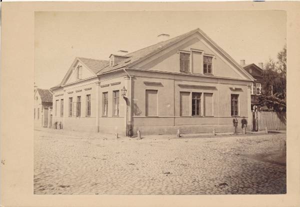 Silmakliinik Maarjamõisa (hiljem Kuperjanovi)  ja Vallikraavi t nurgal. Tartu, 1880-1890.