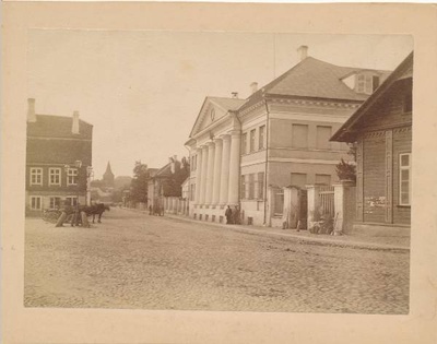 Vene tänav, paremal veterinaariainstituudi peahoone. Tartu, 1880-1890.  duplicate photo