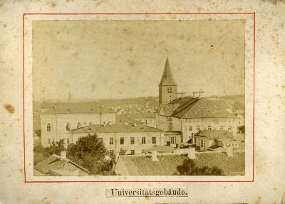 Vaade Toomemäelt:  Tartu ülikooli peahoone, ülikooli kirik, Jaani kiriku torn. Tartu, 1890-1900.