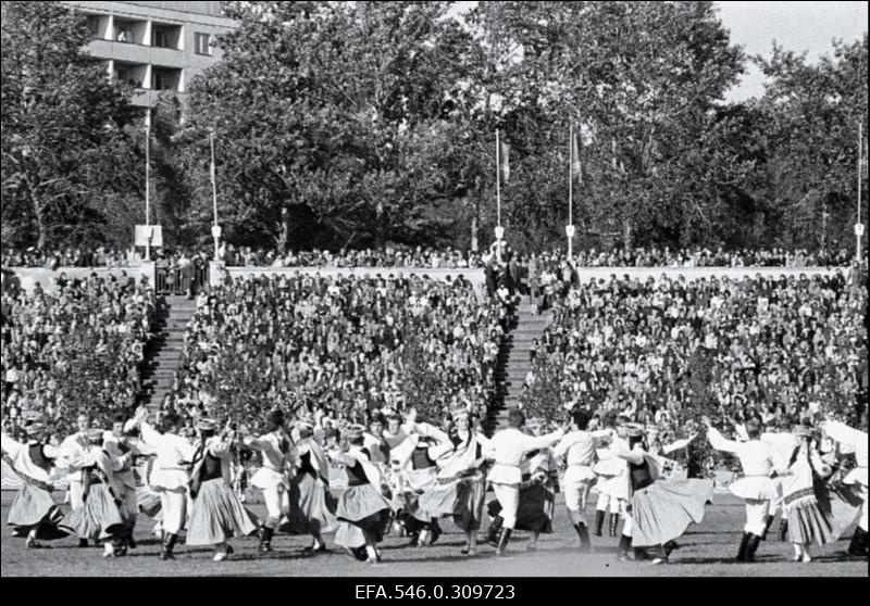 Laulu ja tantsupidu.