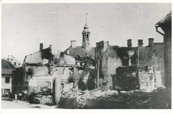 Tartu linnavaade. Varemed Lossi (A.Läte) ja Ülikooli tn nurgal. 05.10.1941.a.