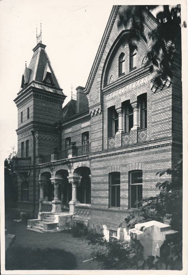 Lastekliinik (Veski t 6), vaade Kassitoome poolt. Tartu, 1939.

Nõukogude ajal tuntud kui EPA klubi.