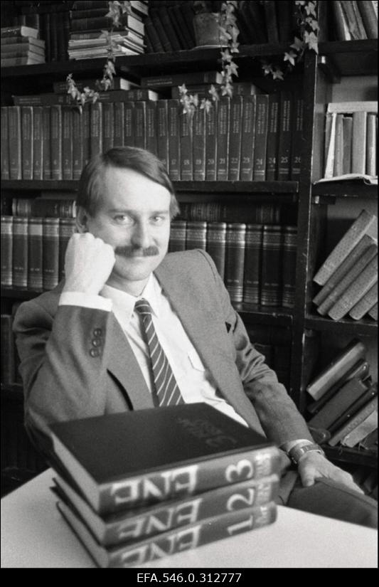 Siim Kallas, ajalehe "Rahva Hääl" peatoimetaja asetäitja (1986–1989).