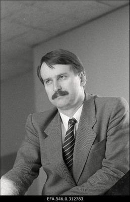 Siim Kallas, ajalehe "Rahva Hääl" peatoimetaja asetäitja (1986–1989).  duplicate photo