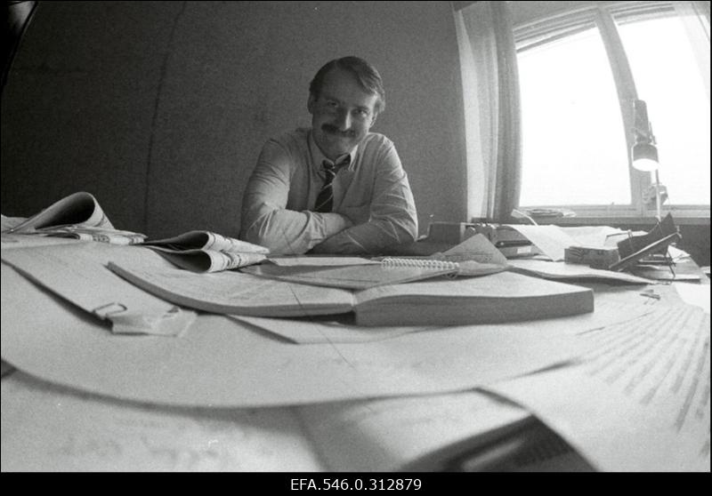 Ajalehe "Rahva Hääl" toimetuse töötaja.