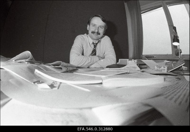 Ajalehe "Rahva Hääl" toimetuse töötaja.