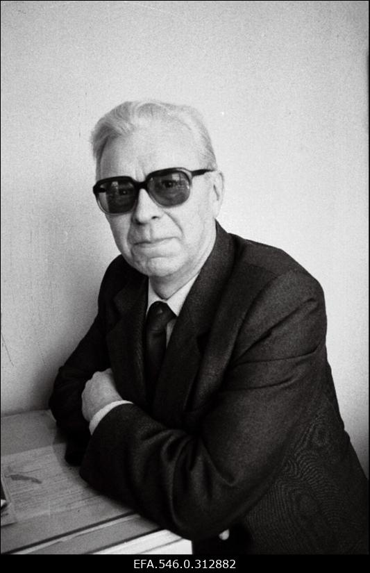 Ajalehe "Rahva Hääl" toimetuse töötaja.