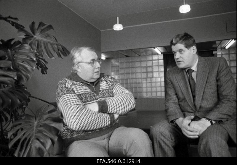 Vestlusi "Rahva Hääle" rubriigi "Õhtujutud" jaoks.