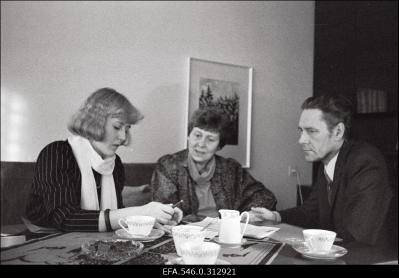 Vestlusi "Rahva Hääle" rubriigi "Õhtujutud" jaoks.