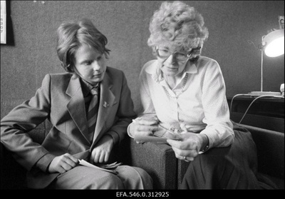 Vestlusi "Rahva Hääle" rubriigi "Õhtujutud" jaoks viib läbi toimetaja Valve Raudnask.  similar photo