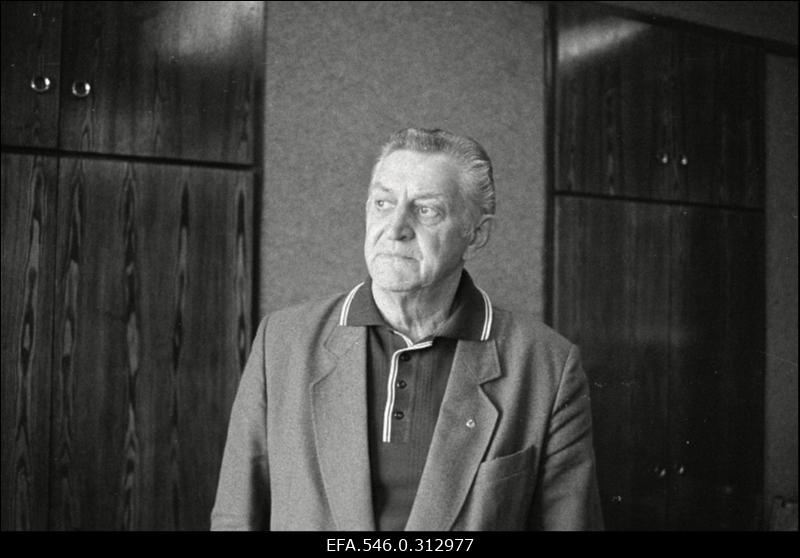 Ajalehe "Rahva Hääl" vestlusringist osavõtja.