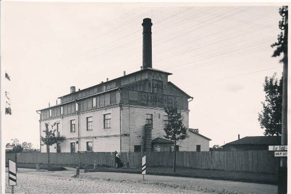 Keemiatehas Kemaks, Näituse (Lutsu) t. Tartu, 1941.