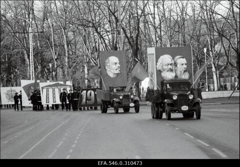 Oktoobripühade paraad.