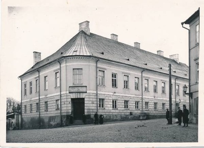 Tartu linnavaade. Reaalkool Riia ja Karlova (Kalevi) tn nurgal. 20. sajandi algus.  duplicate photo