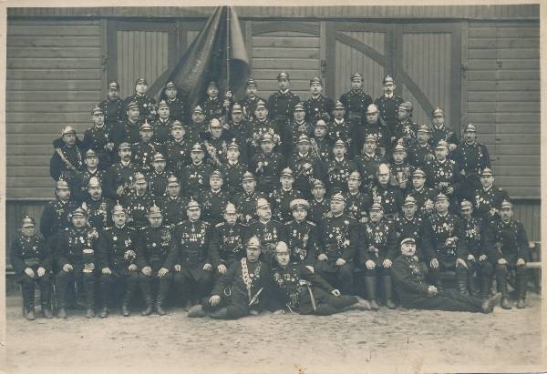 Tartu Vabatahtlik Tuletõrje Ühing. Aurupritsi jaoskonna mehed  Põllumajanduse näituse platsil ( Viljandi t). u 1922