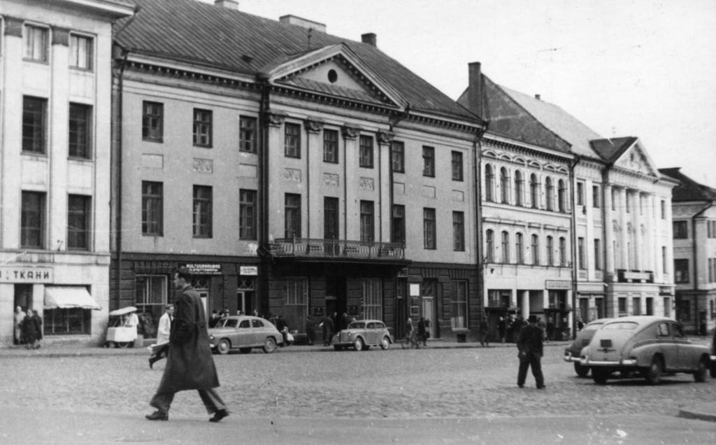 Tartu Raekoja plats (paarisnumbriga majad), 1956.