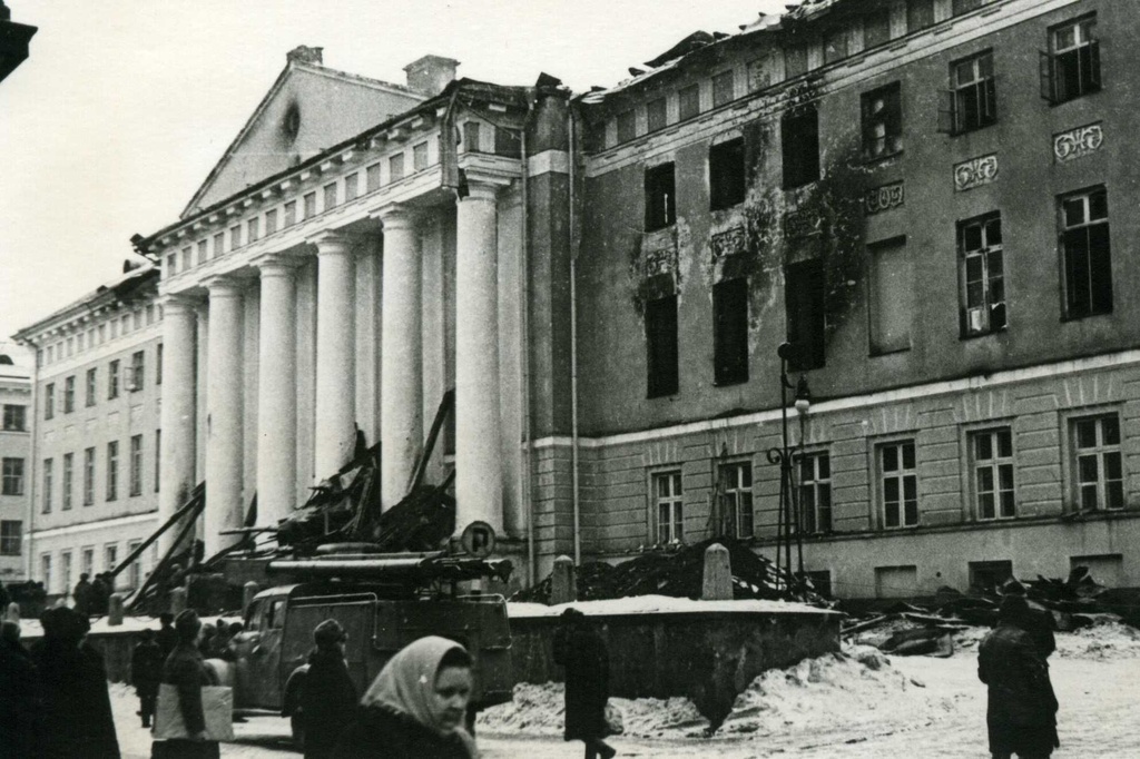 Tartu ülikool: peahoone pärast tulekahju. Dets. 1965.