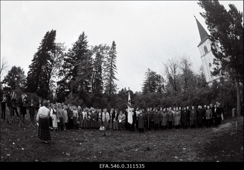 Kullamaa ausamba avamine.