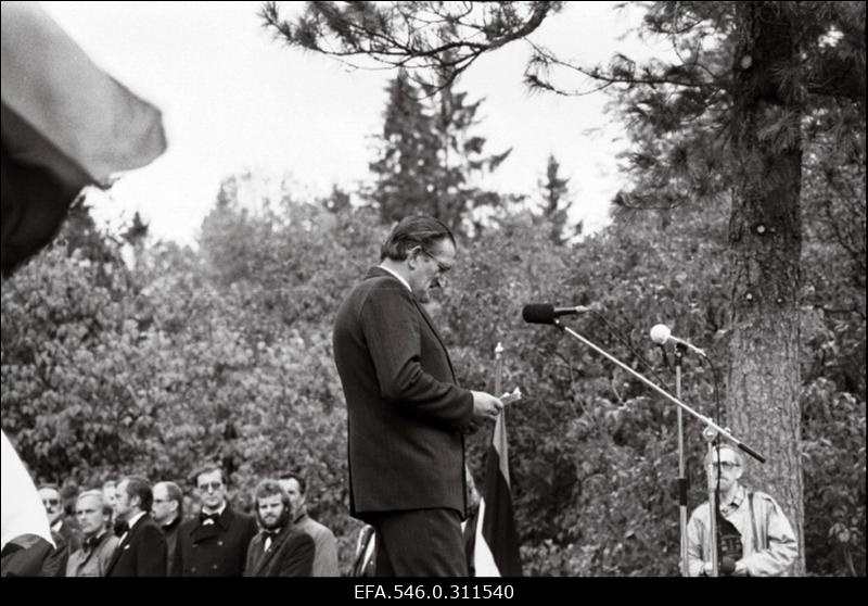 Kullamaa ausamba avamine.