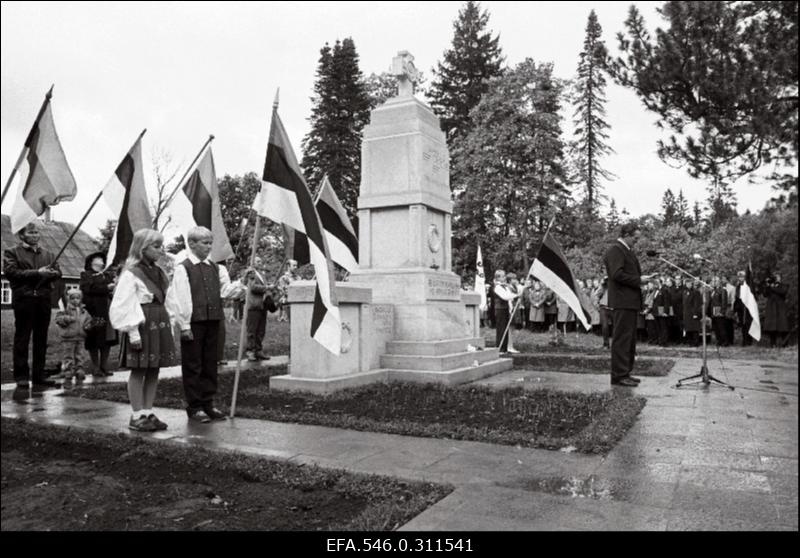 Kullamaa ausamba avamine.