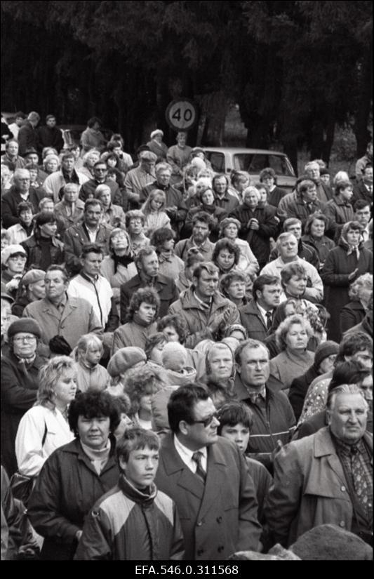 Kullamaa ausamba avamine.