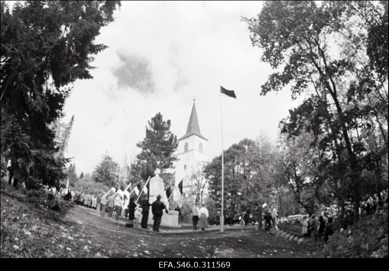 Kullamaa ausamba avamine.