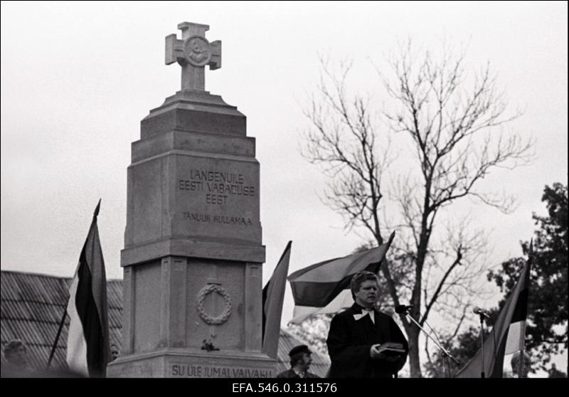 Kullamaa ausamba avamine.