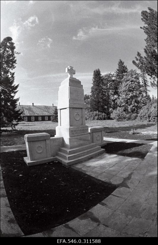 Kullamaa ausamba avamine.