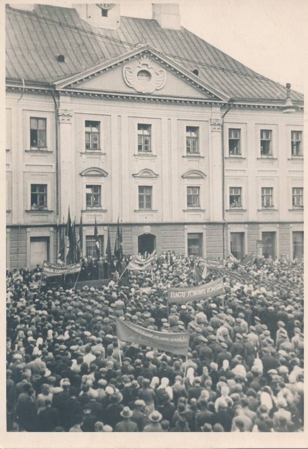 Tartu töötajate meeleavaldus. Tartu Raekoja plats, 06.07.1940.a.