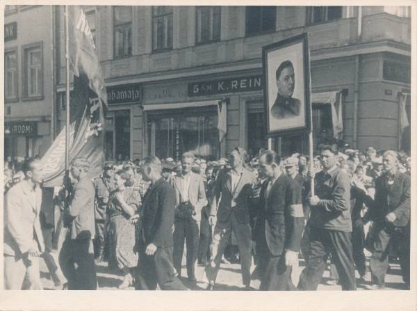 Tartu töötajate miiting. Tartu Raekoja plats, 17.07.1940.a.