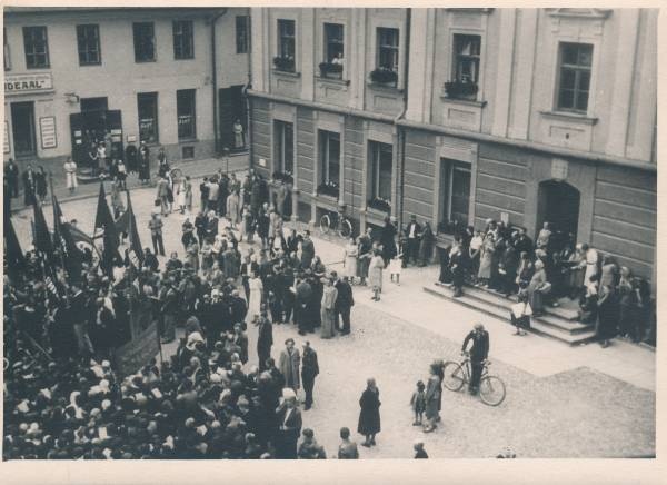 Tartu töötajate miiting. Tartu Raekoja plats, 21.06.1940.a.